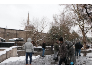 782 Yıllık Cami Boş Kaldı