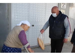 Düğerek’te Yaşlıların Evlerine Gıda Hizmeti