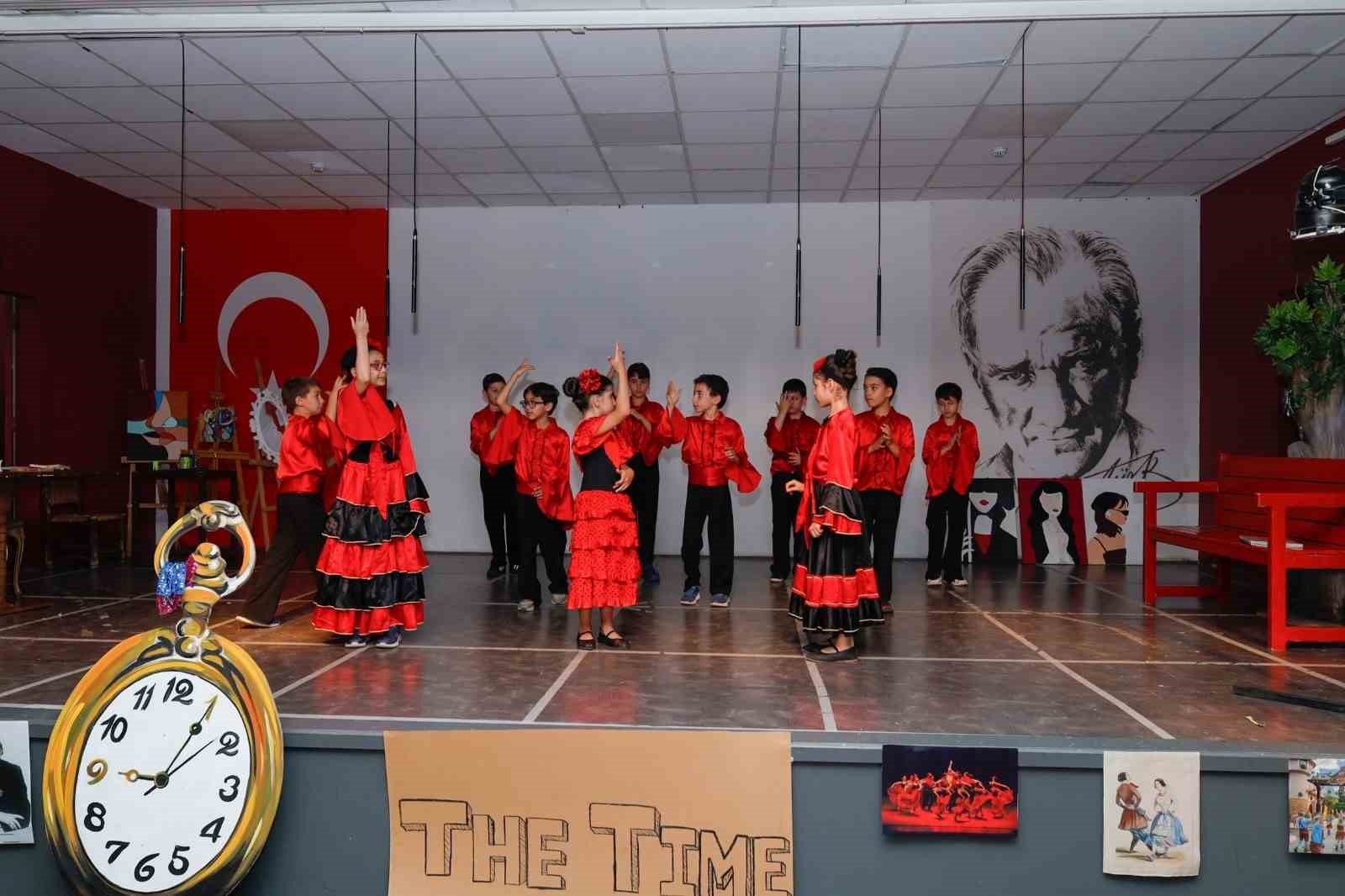 gkv-de-dunya-sanatina-cok-dilli-yolculuk