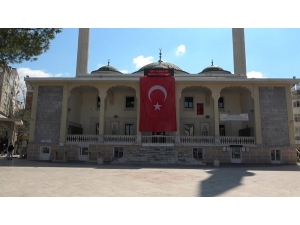 Polis Cami Önlerinde ‘Cuma Namazı’ Nöbeti Tuttu