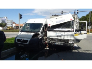 Işık İhlali Kazası: 3 Yaralı