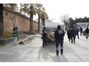 Gebze Meydanındaki Banklar Korona Virüs Tedbirleri İçin Kaldırıldı