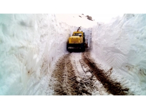 Pütürge’de Kar Kalınlığı 4 Metreyi Aştı