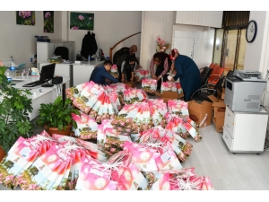 Isparta Belediyesi’nden Karantinadaki Umrecilere Hediye Seti