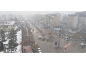 Yüksekova’da ’Evde Kalın’ Çağrısı