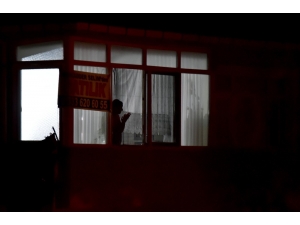 Sağlık Çalışanlarına Vatandaşlardan Alkışlarla Destek