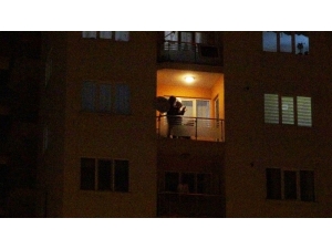 Uşaklı Vatandaşlardan Sağlık Çalışanlarına 1 Dakikalık Alkışlı Destek