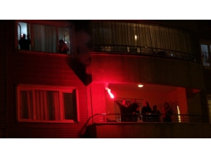 Muş’ta Sağlık Çalışanlarına Balkonlardan Moral Alkışı