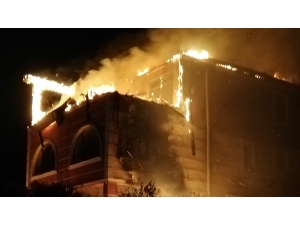Kırıkkale’de Villanın Çatı Katı Alevlere Teslim Oldu
