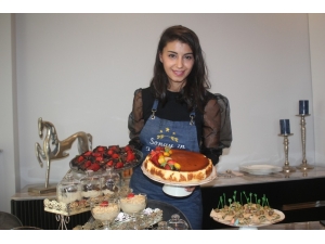 Çocuklar Zehirlenmesin Diye Kendi Evinde ’Tatlı Butik’ Açtı