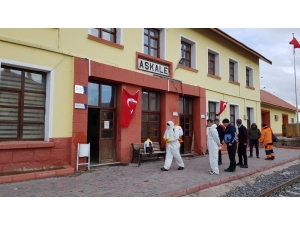 Aşkale’de İstasyon Binasında Dezenfekte Çalışmaları Yapıldı