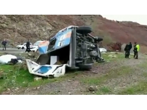 Siirt’te Devrilen Minibüste Maddi Hasar Meydana Geldi