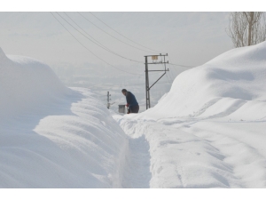 Hakkari’de 12 Yerleşim Yolu Ulaşıma Kapandı