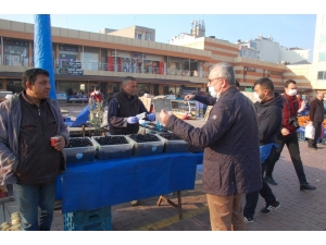 Keşan Pazar Yerinde Maske Ve Eldiven İle Korona Virüs Önlemi