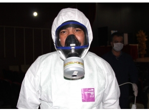 Dezenfekte Yapan Engelli Şahıs "Milli Mesele" Diyerek İzne Ayrılmadı