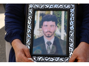 Hdp Önündeki Evlat Nöbetine Bir Aile Daha Katıldı