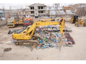 Hileli Ve Bozuk Teraziler İş Makinasıyla İmha Edildi