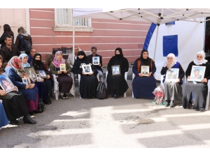 Hdp Önündeki Ailelerin Evlat Nöbeti 201’inci Gününde