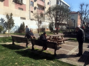 Korona Virüs Uyarısını Dikkate Almayan Yaşlılar, Parklarda