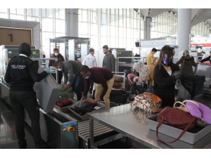 İstanbul Havalimanı’nda Yolcu Ve Personellerin Ateşi Ölçülmeye Başlandı