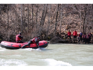 Munzur Çay’ına Düşen Uzman Çavuş Güneş’i Arama Çalışmaları Sürüyor