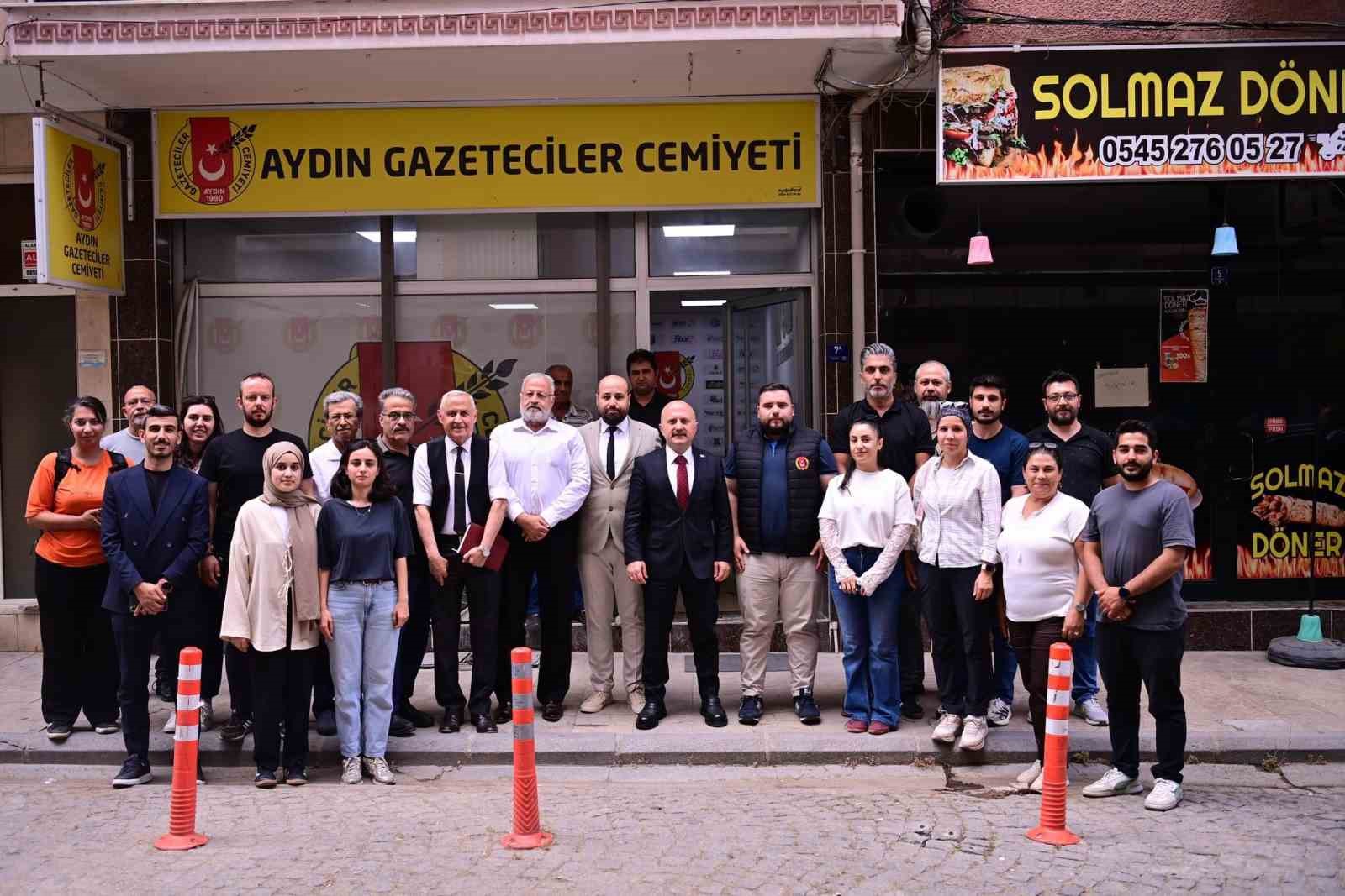 aydin-basiniyla-bir-araya-gelen-vali-varol-basini-onemli-bir-paydas-olarak-goruyoruz