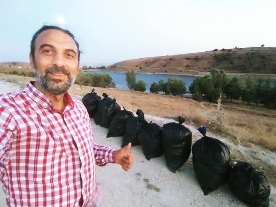 balik-tutmaya-geldikleri-golette-cop-topladilar