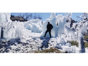 Mersin’in Yüksek Kesimlerinde Buzul Manzarası