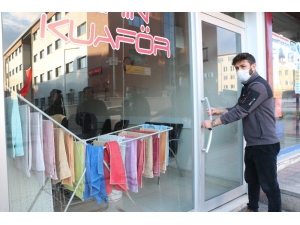 Berberler Ve Kuaförlerde Son Dakika Yoğunluğu