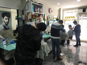 Niğde’de Berberlerin Kapanma Saatinde Yoğunluk Oluştu