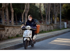 ‘Evde Kal’ Çağrısına Uymayan Vatandaşlar Sahillere Ve Parklara Akın Etti