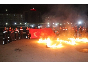 İtfaiyecilerden Sağlık Çalışanlarına Sirenli, Alkışlı Destek