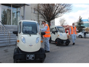 Yaşlılar Evden Çıkmasın Diye Alışverişlerini Belediye Personeli Yapıyor