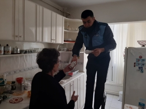 Niğde’de Yaşlılara, Bebeği Olan Ailelere Koronavirüs Hizmeti Başladı