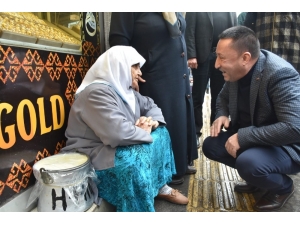 Bağlar Belediyesinden Sokağa Çıkma Yasağı Uygulanan Yaşlılara Hizmet