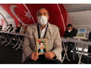 Hdp Önündeki Ailelerin Evlat Nöbeti 202’nci Gününde