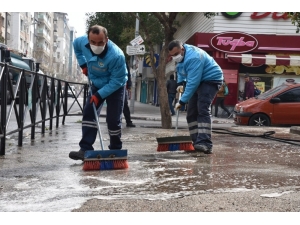 Manisa’nın Cadde Ve Sokakları Yıkanıyor