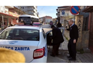 Kaynarca’da Zabıta Ekipleri Yaşlı Vatandaşları Evlerine Gönderdi