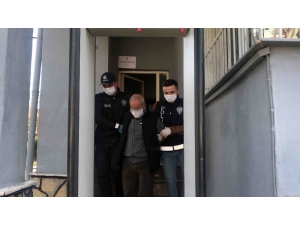 Korona Virüsü Bahane Edip Yaşlı Adama Kolonya Uzatarak Gasp Eden Şahıs Kamerada