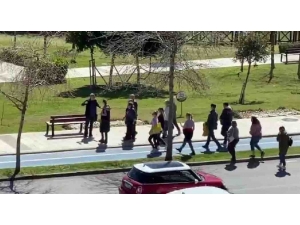 Antalya’da "Evde Kal" Çağrılarına Rağmen Tur Gezisi Düzenlediler