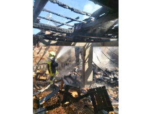 Yangında Depo Kullanılamaz Hale Geldi