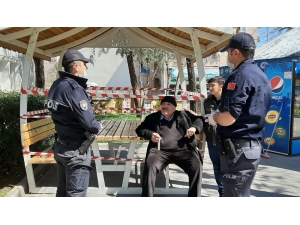 Yaşlılar Uyarılıp Evlerine Gönderiliyor