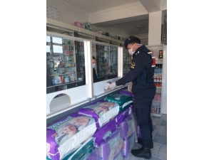 Jandarmadan Yaşlı Vatandaşlara İlaç Ve Gıda Maddesi Hizmeti