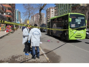 Otobüsten İndirip Kurşun Yağdırdı, Kurşunu Bitince Dipçikle Saldırdı
