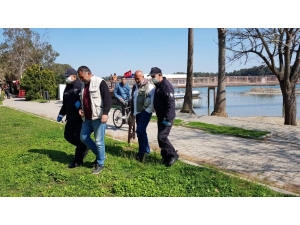 Polis Lokantalardaki Masa Ve Sandalyeleri Kaldırdı