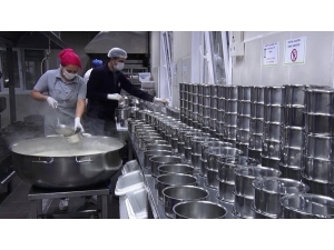 Maltepe’de 65 Yaş Üstü Vatandaşlara Sıcak Yemek Desteği