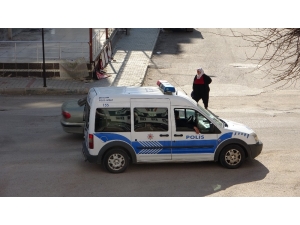 Polis Sokaktaki Yaşlıları Uyardı