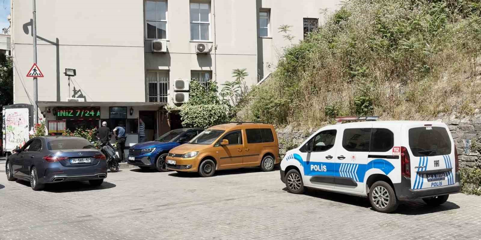 beyoglu-nda-otoparkta-silahli-saldiri-1-yarali