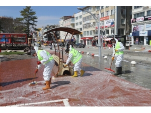 Karaman’da Cadde, Sokak Ve Kaldırımlar Koronavirüse Karşı Dezenfekte Edildi
