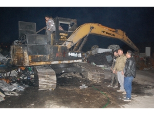 Tekirdağ’da İş Makinesi Yandı